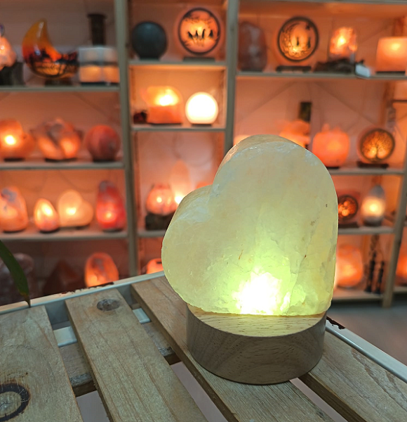 Lampada di Sale Himalayano a Batteria Cuore Rosa Palermo Sicilia