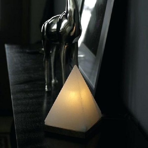 lampada-di-sale-bianco-himalaya-piramide-1-bicibio-bioprofumeria.jpg Lampada di Sale Bianco Himalaya Piramide BiciBio Bioprofumeria