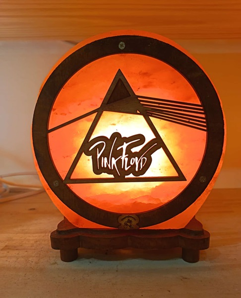 lampada-di-sale-personalizzata-pink-floyd-regalo-originale-sicilia.jpg Lampada di Sale Personalizzata Dark Side of the Moon Pink Floyd | BiciBio Bioprofumeria Palermo Sicilia